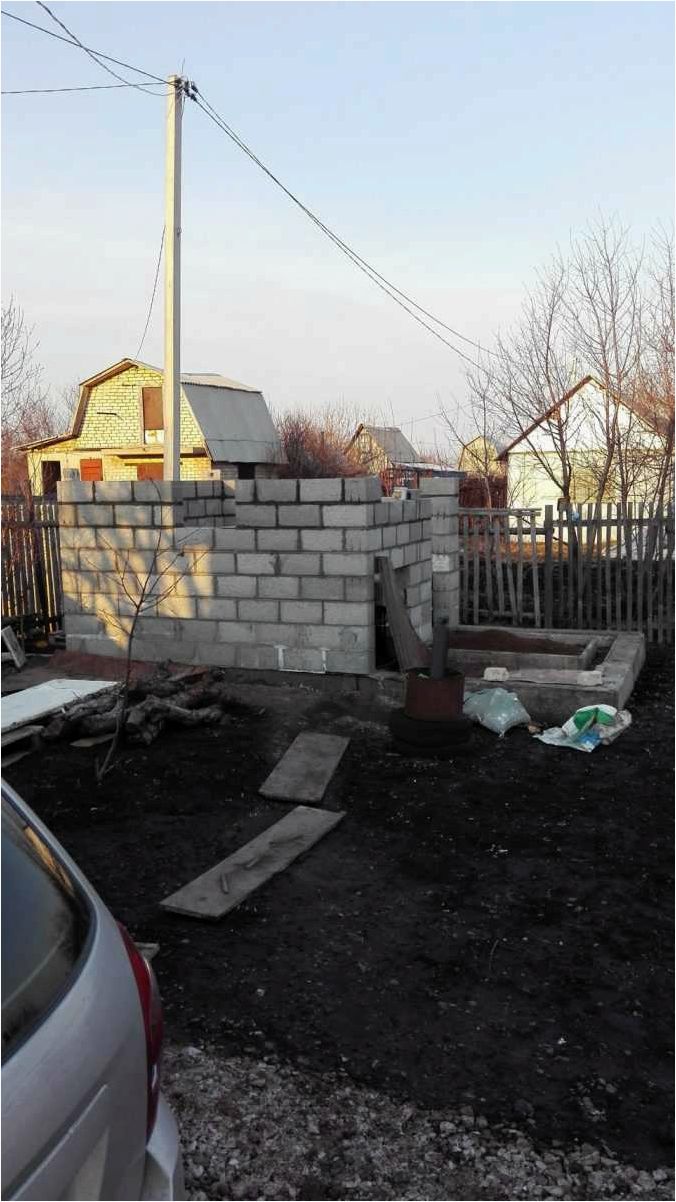 Стены из шлакоблока — плюсы, минусы, особенности использования и технология строительства